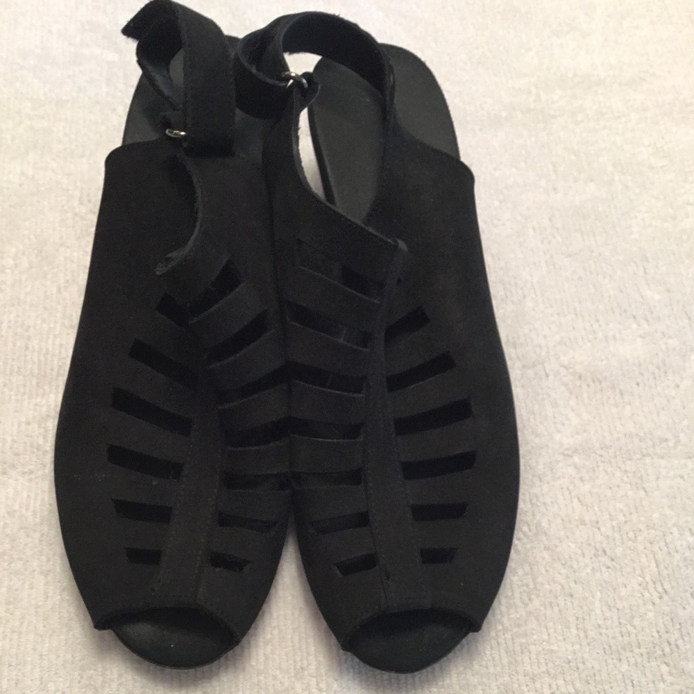 Munro black suede slingback